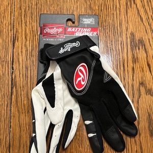 NWT Rawlings youth L batting gloves